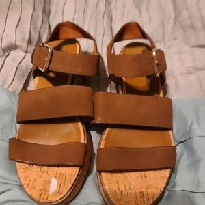 Neutralizer leather sandals